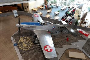 Mustang P-51 D швейцарски ВВС - поглед от втория етаж Mustang P-51 D швейцарски ВВС